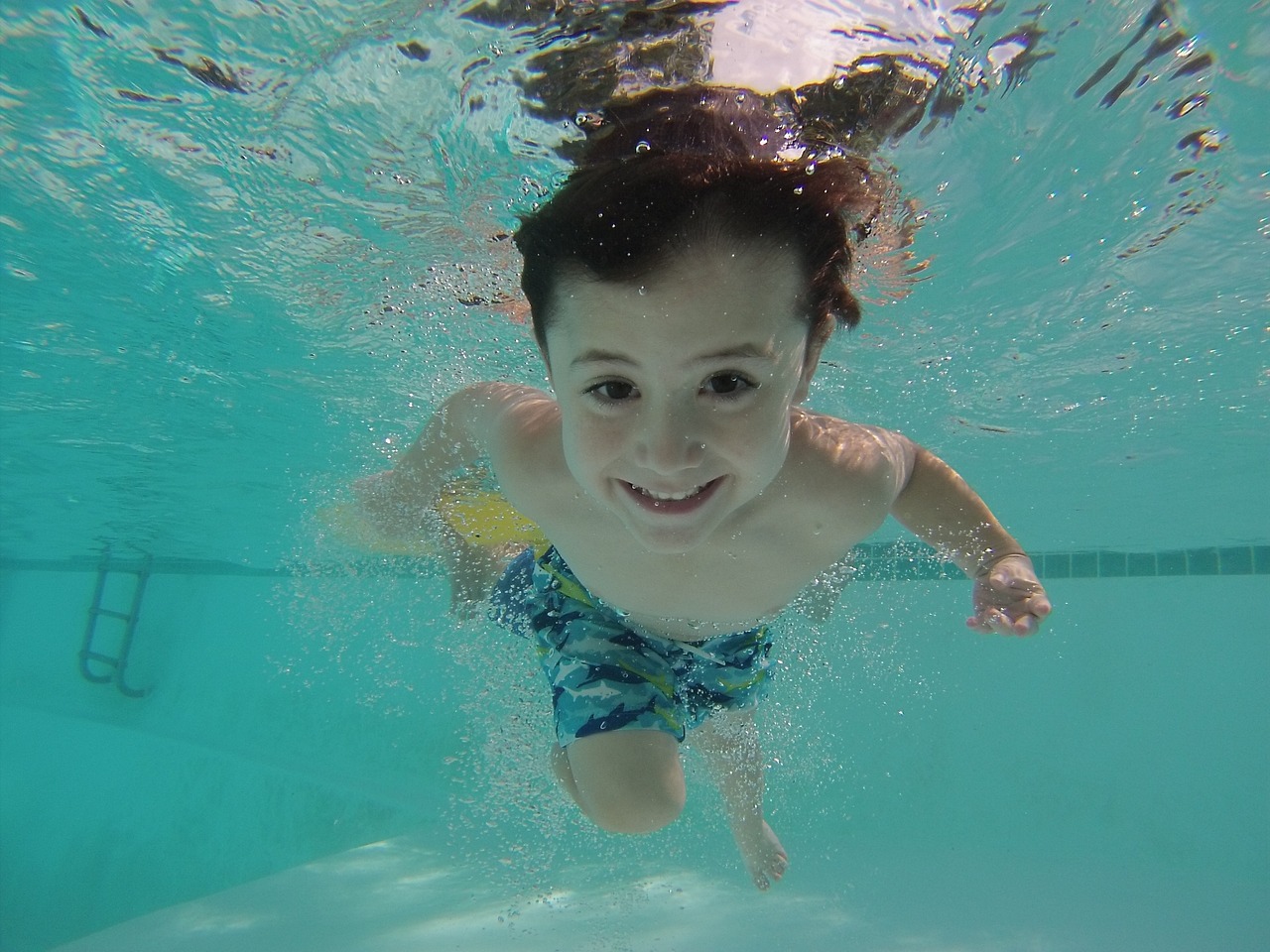 kid, swimming, underwater-1142785.jpg